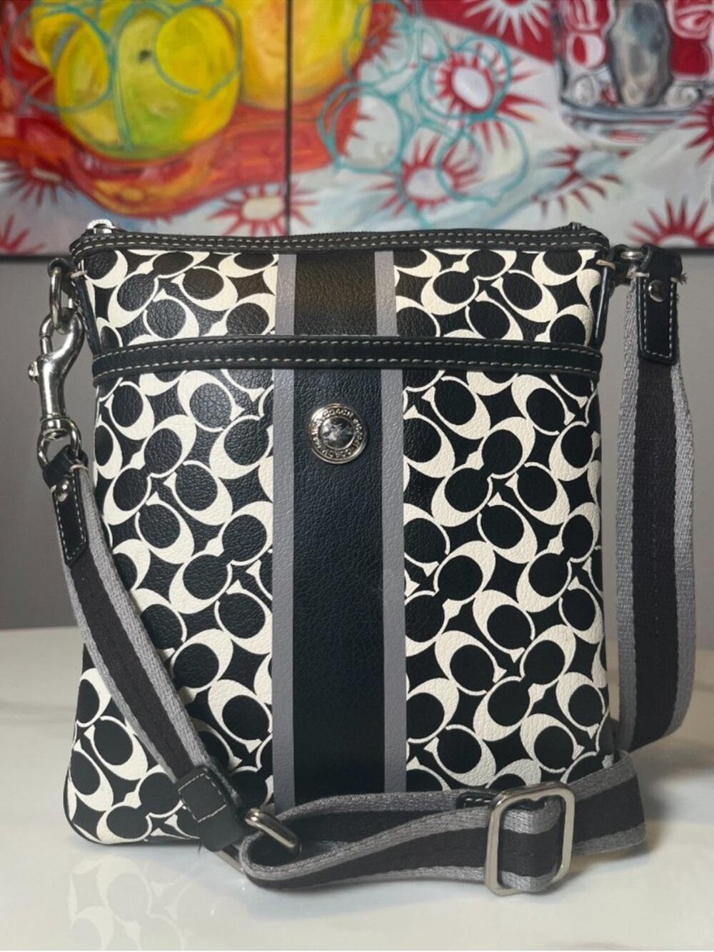 Coach Signature Stripe
Swingpack Y2K Turnlock
Crossbody EUC